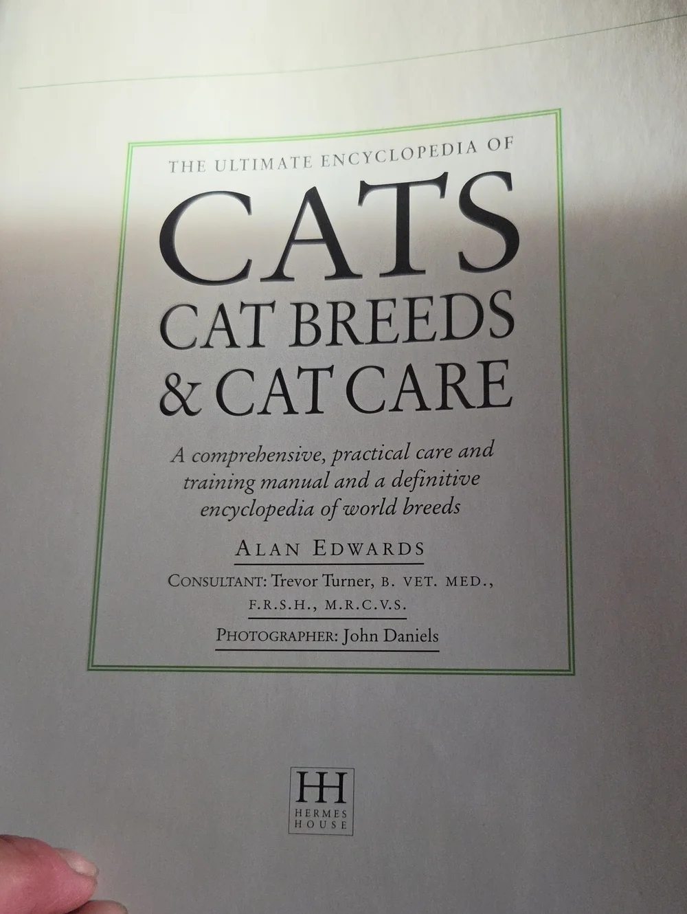 The Ultimate Encyclopedia of Cats: Cat Breeds & Cat Care — Beige Cover
